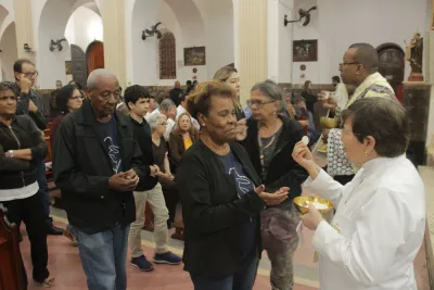 30 dia com Maria - Santa Missa e Coroação - Romeiros Devotos da Paróquia Nossa Senhora do Caminho (Uberlândia)