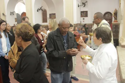 30 dia com Maria - Santa Missa e Coroação - Romeiros Devotos da Paróquia Nossa Senhora do Caminho (Uberlândia)