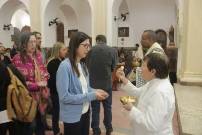 30 dia com Maria - Santa Missa e Coroação - Romeiros Devotos da Paróquia Nossa Senhora do Caminho (Uberlândia)