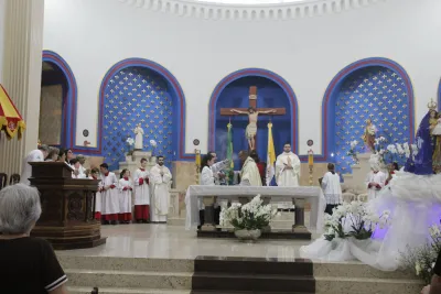 30 dia com Maria - Santa Missa e Coroação - Romeiros Devotos da Paróquia Nossa Senhora do Caminho (Uberlândia)