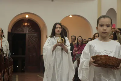 30 dia com Maria - Santa Missa e Coroação - Romeiros Devotos da Paróquia Nossa Senhora do Caminho (Uberlândia)