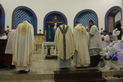 30 dia com Maria - Santa Missa e Coroação - Romeiros Devotos da Paróquia Nossa Senhora do Caminho (Uberlândia)