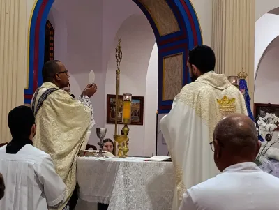 30 dia com Maria - Santa Missa e Coroação - Romeiros Devotos da Paróquia Nossa Senhora do Caminho (Uberlândia)