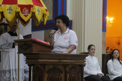 30 dia com Maria - Santa Missa e Coroação - Romeiros Devotos da Paróquia Nossa Senhora do Carmo (Uberlândia)
