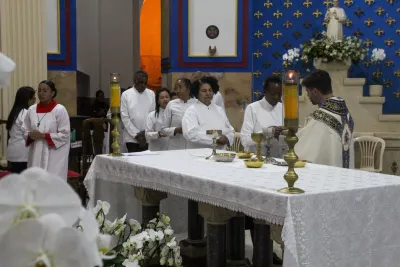 30 dia com Maria - Santa Missa e Coroação - Romeiros Devotos da Paróquia Nossa Senhora do Carmo (Uberlândia)