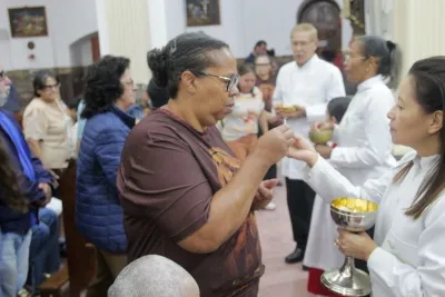30 dia com Maria - Santa Missa e Coroação - Romeiros Devotos da Paróquia Nossa Senhora do Carmo (Uberlândia)
