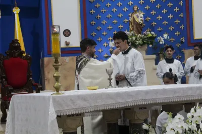 30 dia com Maria - Santa Missa e Coroação - Romeiros Devotos da Paróquia Nossa Senhora do Carmo (Uberlândia)