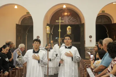 30 dia com Maria - Santa Missa e Coroação - Romeiros Devotos da Paróquia Nossa Senhora do Carmo (Uberlândia)