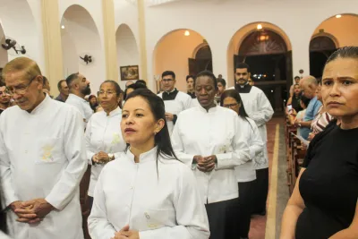 30 dia com Maria - Santa Missa e Coroação - Romeiros Devotos da Paróquia Nossa Senhora do Carmo (Uberlândia)