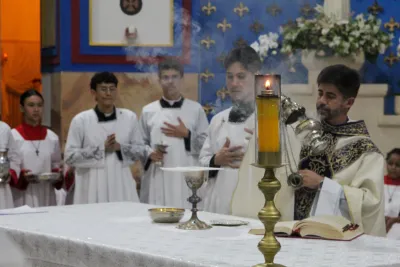 30 dia com Maria - Santa Missa e Coroação - Romeiros Devotos da Paróquia Nossa Senhora do Carmo (Uberlândia)