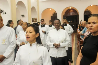30 dia com Maria - Santa Missa e Coroação - Romeiros Devotos da Paróquia Nossa Senhora do Carmo (Uberlândia)