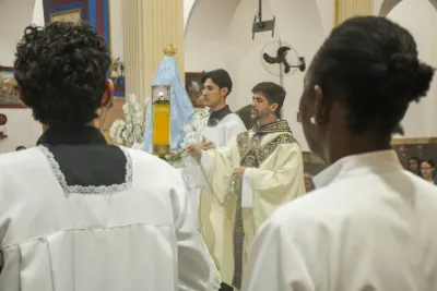 30 dia com Maria - Santa Missa e Coroação - Romeiros Devotos da Paróquia Nossa Senhora do Carmo (Uberlândia)