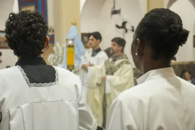 30 dia com Maria - Santa Missa e Coroação - Romeiros Devotos da Paróquia Nossa Senhora do Carmo (Uberlândia)