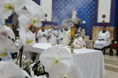 30 dia com Maria - Santa Missa e Coroação - Romeiros Devotos da Paróquia Nossa Senhora do Carmo (Uberlândia)