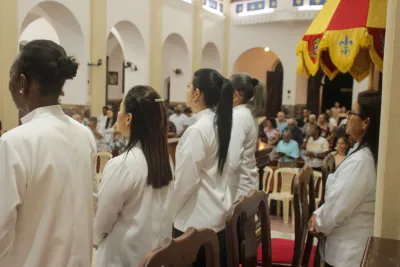30 dia com Maria - Santa Missa e Coroação - Romeiros Devotos da Paróquia Nossa Senhora do Carmo (Uberlândia)