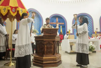 30 dia com Maria - Santa Missa e Coroação - Romeiros Devotos da Paróquia Nossa Senhora do Carmo (Uberlândia)