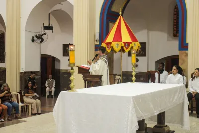 30 dia com Maria - Santa Missa e Coroação - Romeiros Devotos da Paróquia Nossa Senhora do Carmo (Uberlândia)