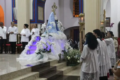 30 dia com Maria - Santa Missa e Coroação - Romeiros Devotos da Paróquia Nossa Senhora do Carmo (Uberlândia)