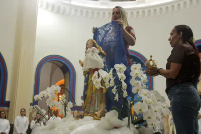 30 dia com Maria - Santa Missa e Coroação - Romeiros Devotos da Paróquia Nossa Senhora do Carmo (Uberlândia)