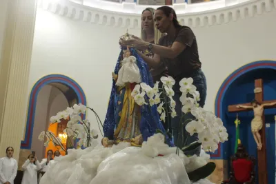 30 dia com Maria - Santa Missa e Coroação - Romeiros Devotos da Paróquia Nossa Senhora do Carmo (Uberlândia)
