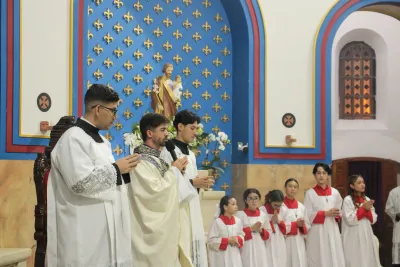 30 dia com Maria - Santa Missa e Coroação - Romeiros Devotos da Paróquia Nossa Senhora do Carmo (Uberlândia)