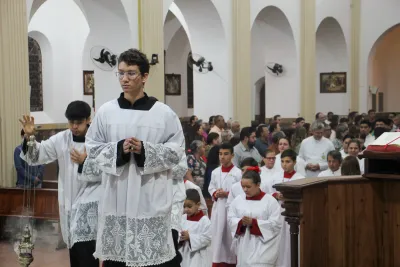 30 dia com Maria - Santa Missa e Coroação - Romeiros Devotos da Paroquia Santa Terezinha (Patrocinio)