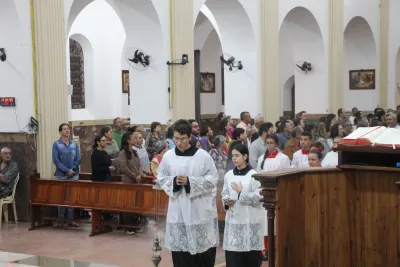 30 dia com Maria - Santa Missa e Coroação - Romeiros Devotos da Paroquia Santa Terezinha (Patrocinio)