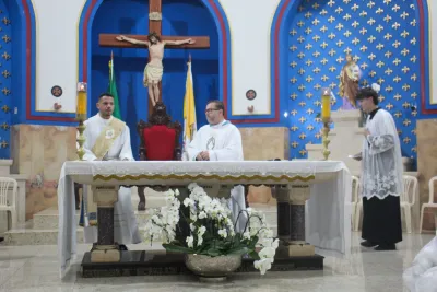 30 dia com Maria - Santa Missa e Coroação - Romeiros Devotos da Paroquia Santa Terezinha (Patrocinio)