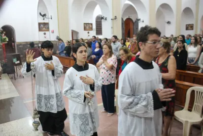 30 dia com Maria - Santa Missa e Coroação - Romeiros Devotos da Paroquia Santa Terezinha (Patrocinio)