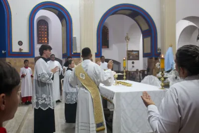 30 dia com Maria - Santa Missa e Coroação - Romeiros Devotos da Paroquia Santa Terezinha (Patrocinio)