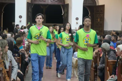 30 dia com Maria - Santa Missa e Coroação - Romeiros Devotos da Paroquia Santa Terezinha (Patrocinio)