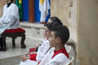 30 dia com Maria - Santa Missa e Coroação - Romeiros Devotos da Paroquia Santa Terezinha (Patrocinio)