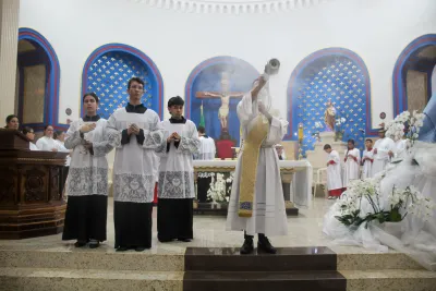30 dia com Maria - Santa Missa e Coroação - Romeiros Devotos da Paroquia Santa Terezinha (Patrocinio)