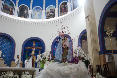 30 dia com Maria - Santa Missa e Coroação - Romeiros Devotos da Paroquia Santa Terezinha (Patrocinio)