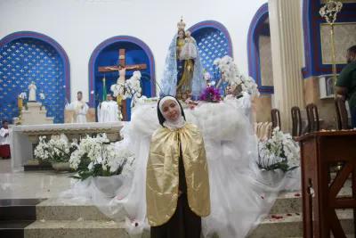 30 dia com Maria - Santa Missa e Coroação - Romeiros Devotos da Paroquia Santa Terezinha (Patrocinio)