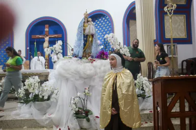30 dia com Maria - Santa Missa e Coroação - Romeiros Devotos da Paroquia Santa Terezinha (Patrocinio)