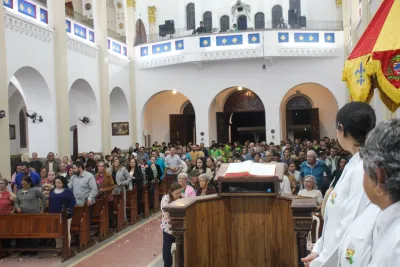 30 dia com Maria - Santa Missa e Coroação - Romeiros Devotos da Paroquia Santa Terezinha (Patrocinio)