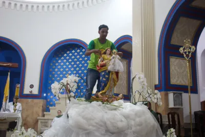 30 dia com Maria - Santa Missa e Coroação - Romeiros Devotos da Paroquia Santa Terezinha (Patrocinio)