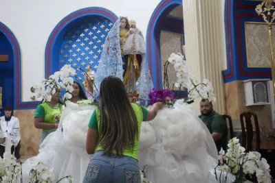 30 dia com Maria - Santa Missa e Coroação - Romeiros Devotos da Paroquia Santa Terezinha (Patrocinio)