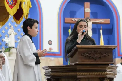 30 dia com Maria - Santa Missa e Coroação - Romeiros Devotos da Paróquia São João Batista (Cascalho Rico)
