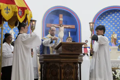 30 dia com Maria - Santa Missa e Coroação - Romeiros Devotos da Paróquia São João Batista (Cascalho Rico)