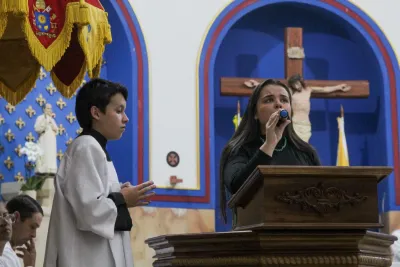 30 dia com Maria - Santa Missa e Coroação - Romeiros Devotos da Paróquia São João Batista (Cascalho Rico)