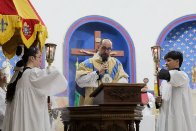 30 dia com Maria - Santa Missa e Coroação - Romeiros Devotos da Paróquia São João Batista (Cascalho Rico)
