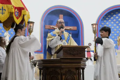 30 dia com Maria - Santa Missa e Coroação - Romeiros Devotos da Paróquia São João Batista (Cascalho Rico)