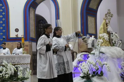 30 dia com Maria - Santa Missa e Coroação - Romeiros Devotos da Paróquia São João Batista (Cascalho Rico)