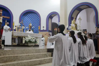 30 dia com Maria - Santa Missa e Coroação - Romeiros Devotos da Paróquia São João Batista (Cascalho Rico)