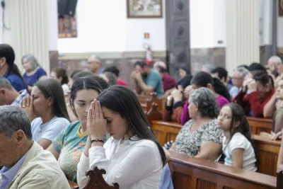 30 dia com Maria - Santa Missa e Coroação - Romeiros Devotos da Paróquia São João Batista (Cascalho Rico)