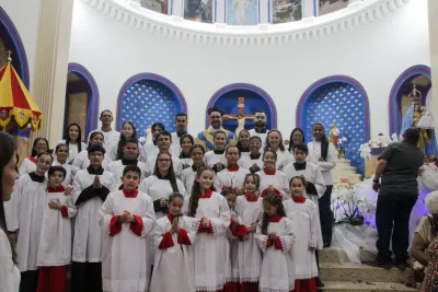 30 dia com Maria - Santa Missa e Coroação - Romeiros Devotos da Paróquia São João Batista (Cascalho Rico)
