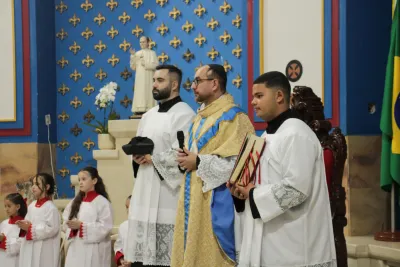 30 dia com Maria - Santa Missa e Coroação - Romeiros Devotos da Paróquia São João Batista (Cascalho Rico)