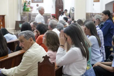 30 dia com Maria - Santa Missa e Coroação - Romeiros Devotos da Paróquia São João Batista (Cascalho Rico)